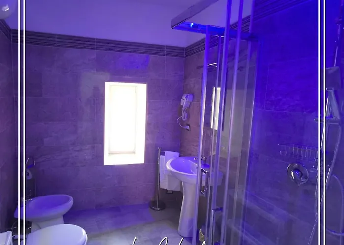 Emme Oda ve Kahvaltı