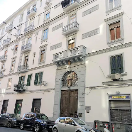 Emme Oda ve Kahvaltı