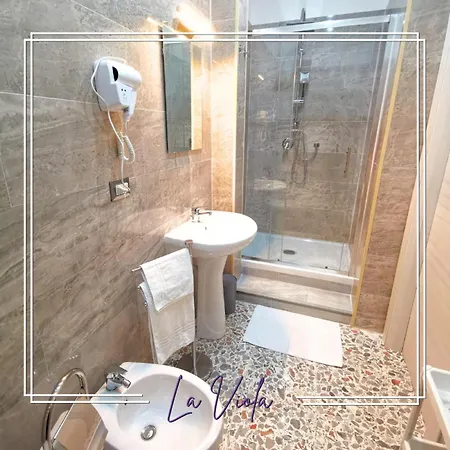 Emme Oda ve Kahvaltı Napoli